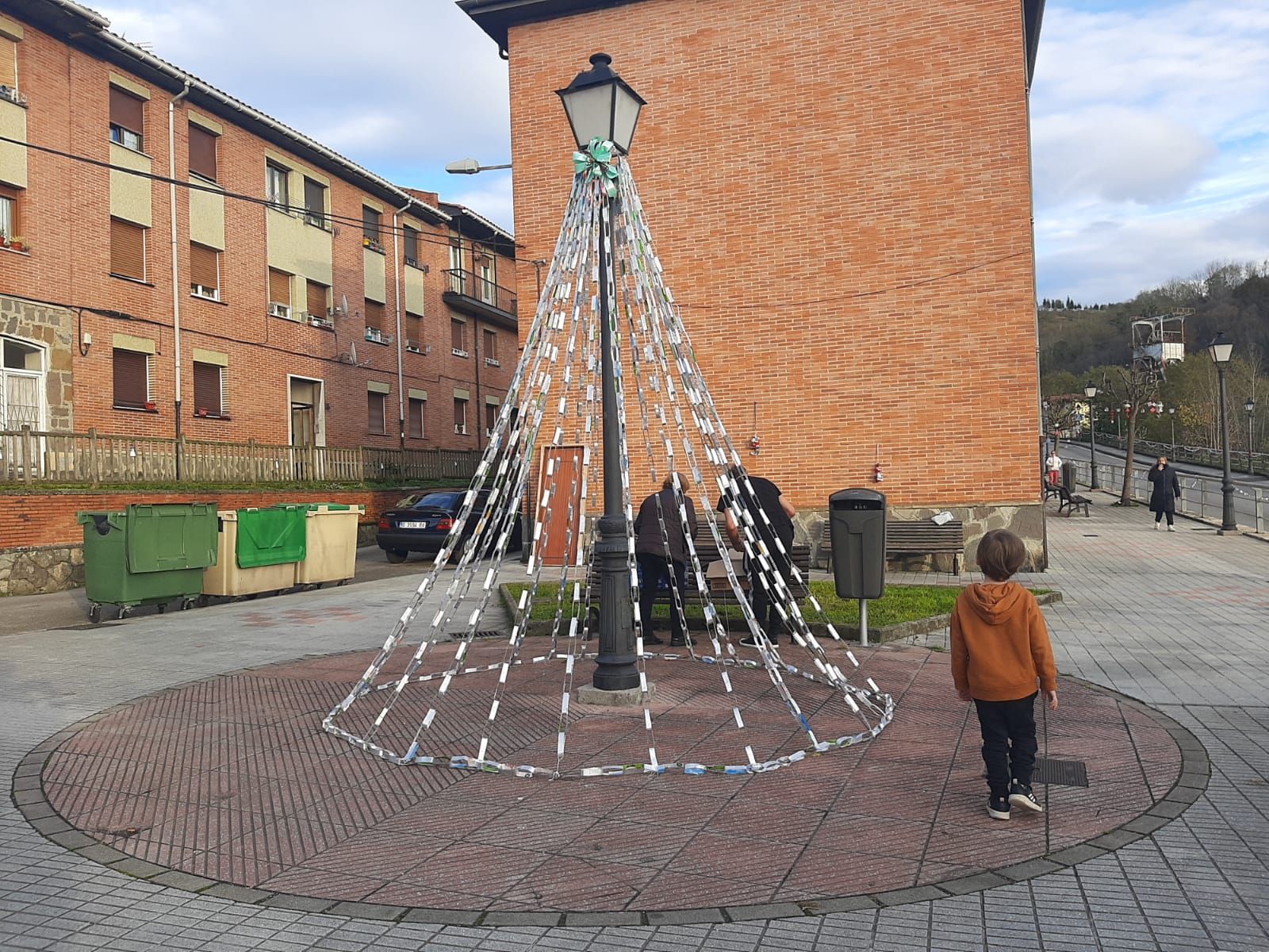 Pumarabule se engalana para Navidad: así han decorado los vecinos el poblado minero de Carbayín