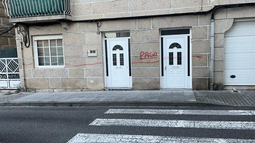 Aparecen pintadas en casas de O Real, en Moaña, y los vecino