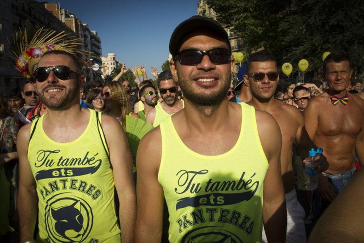 Dos integrantes de la marcha gay en Barcelona.