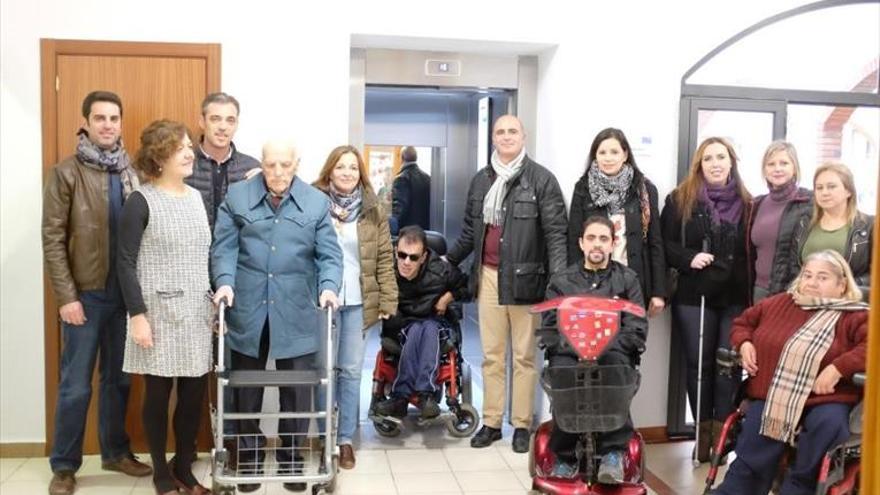 La biblioteca municipal Antonio Salazar ya es accesible tras poner un ascensor