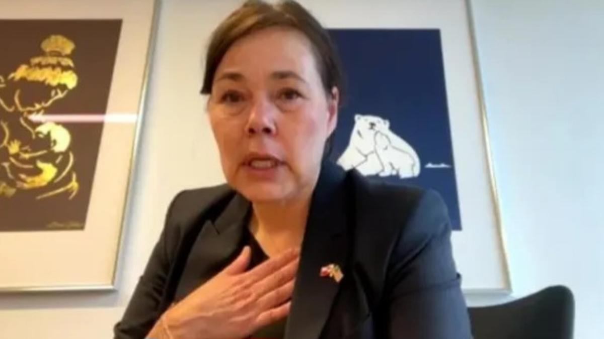 Vivian Motzfeldt en la televisión de Groenlandia