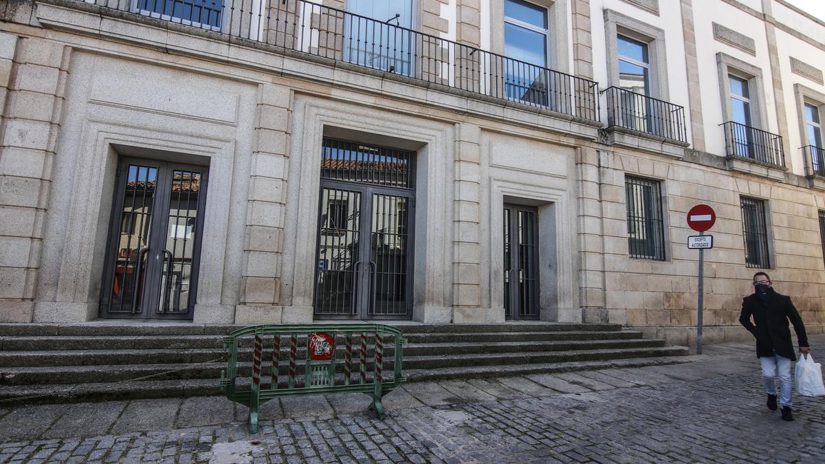 Imagen de la sede del Tribunal Superior de Justicia de Extremadura, en la entrada por la plaza de las Canterías.