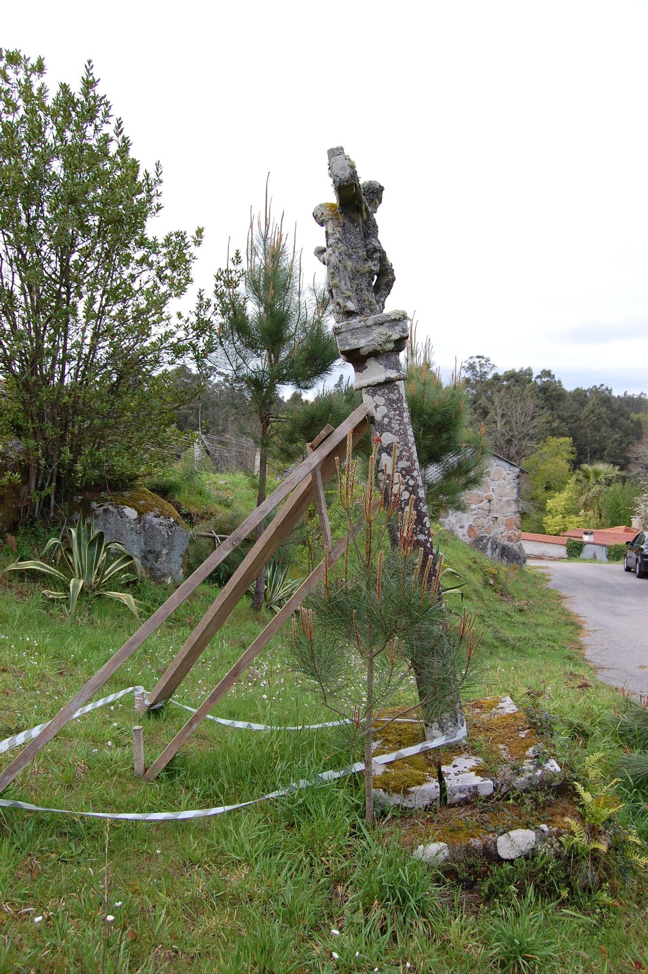 El cruceiro, apuntalado