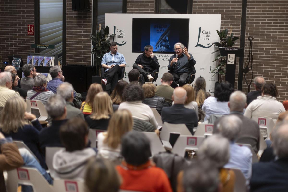 Rufián, Sol y Tardà en la presentación del libro.