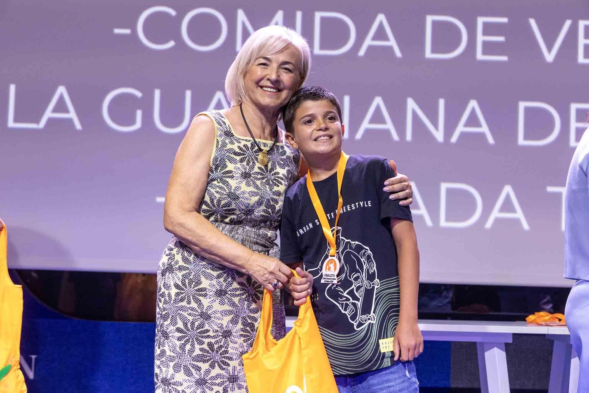 Entrega de premios del concurso infantil de relatos cortos "Cuéntame un cuento para comer" en el Club INFORMACIÓN organizado por COES
