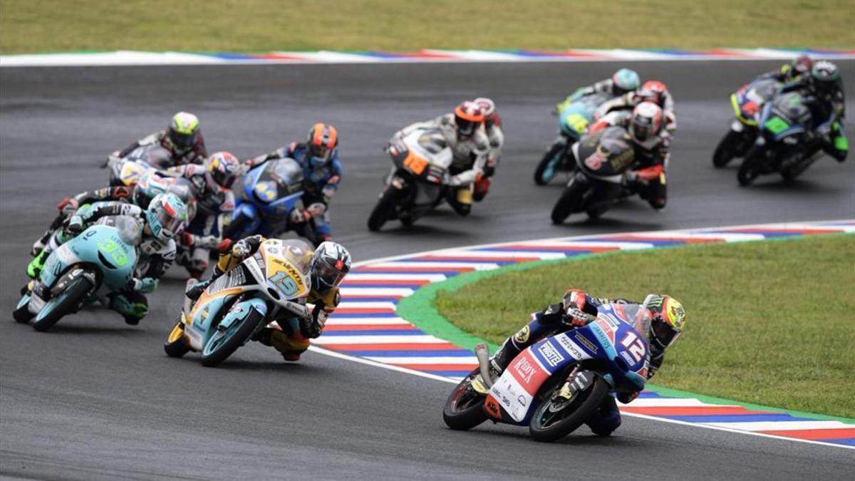 Nutrido grupo como siempre en Moto3