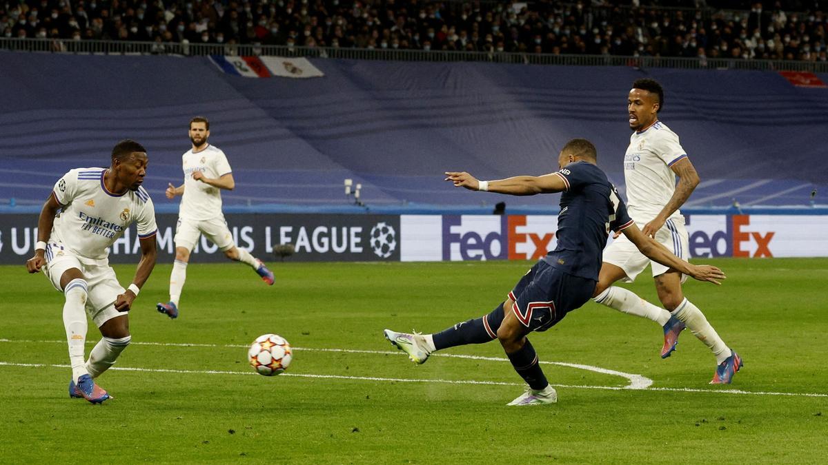 Mbappé en la jugada del gol en en Bernabeu