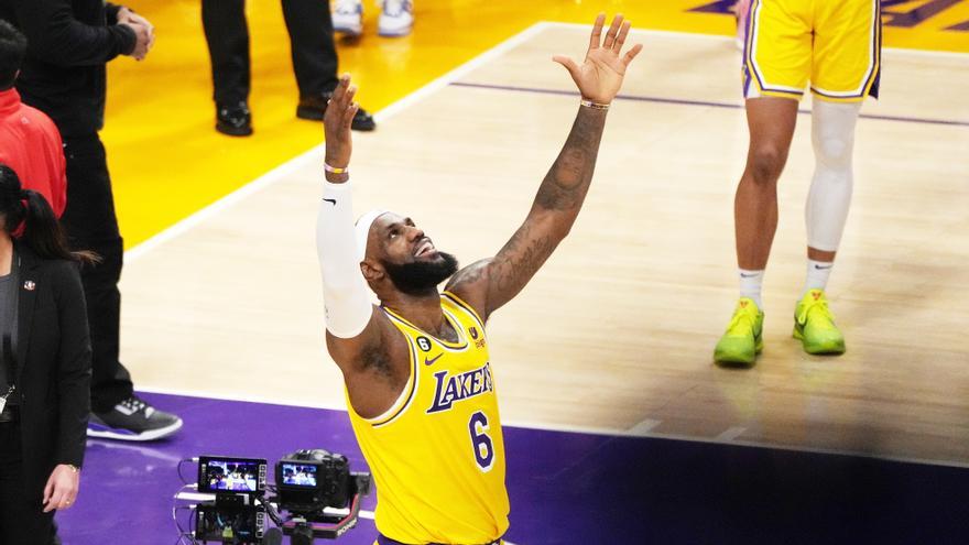 LeBron James hace historia y se pone a 38.390 puntos ante los Thunder