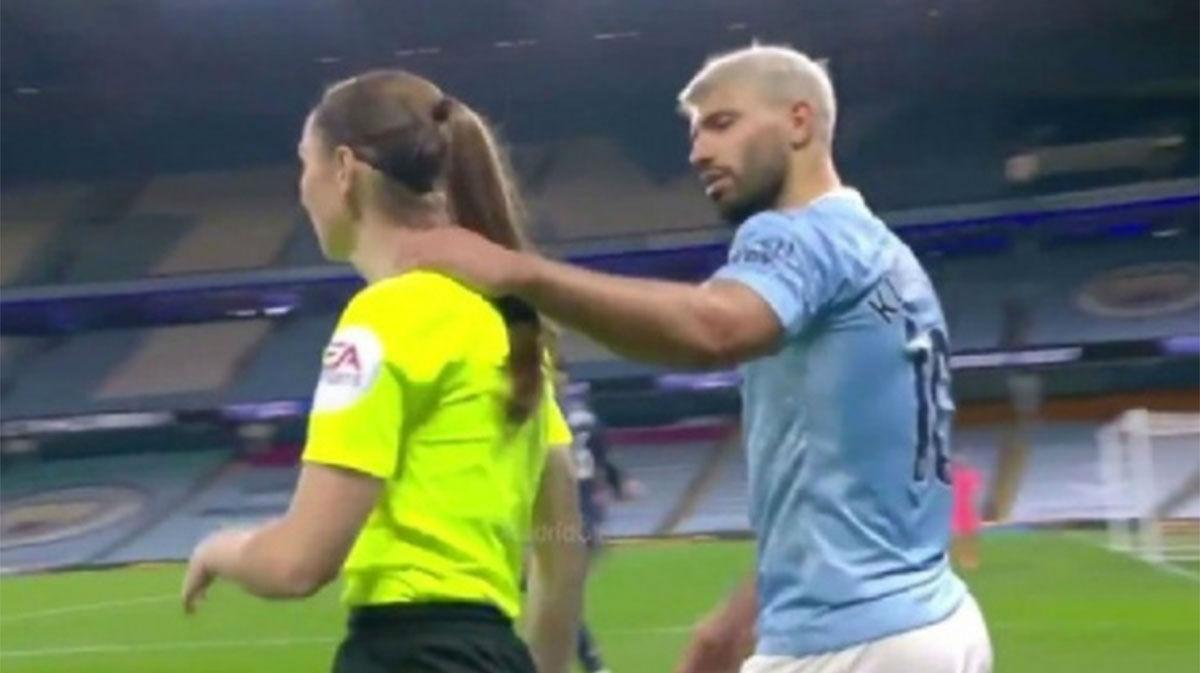 La reacción de Guardiola cuando le preguntan sobre el toque de Agüero a la asistente