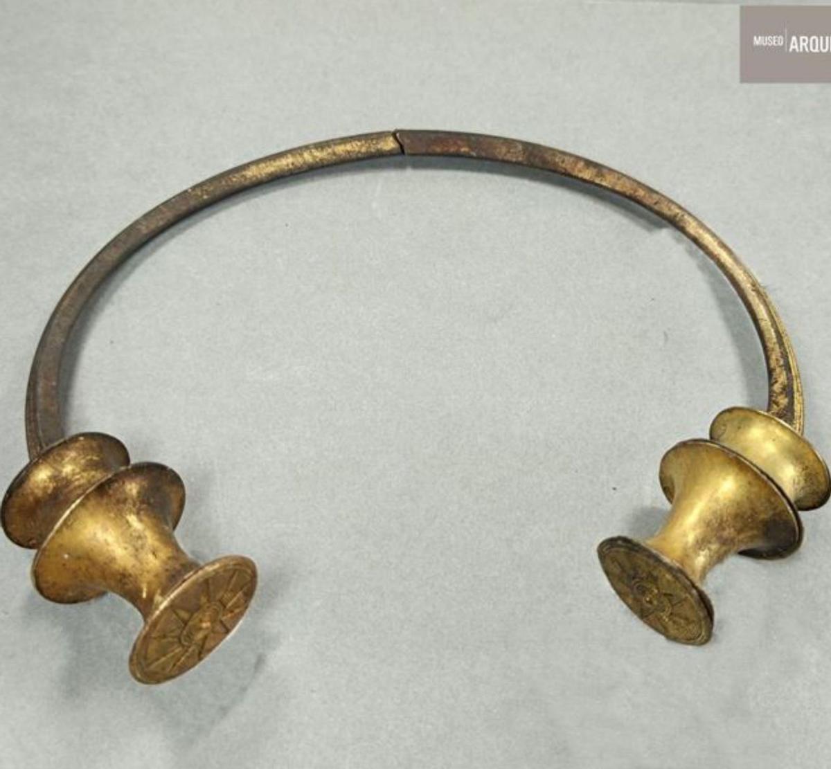 Hallan dos valiosas piezas de orfebrería de la Edad del Hierro en Cavandi (Peñamellera Baja)