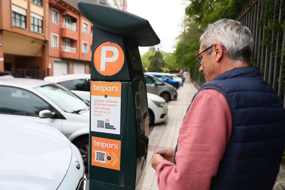 Reportaje, subida precio aparcamiento y zona de bajas emisiones en Avilés