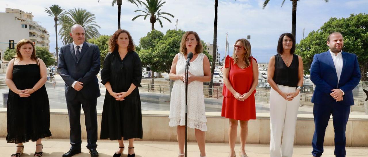 Armengol, en el centro, junto a las presidentas de Mallorca, Menorca y Formentera y el presidente de Eivissa, ayer, en Mallorca. | CAIB