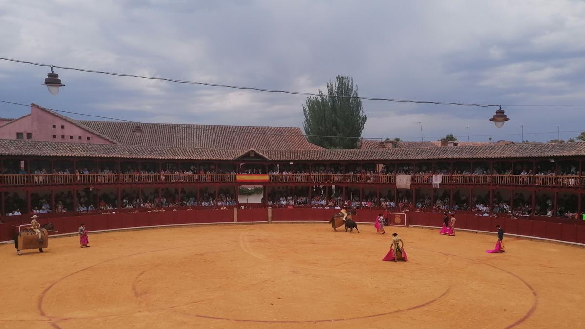 Aficionados disfrutan de la última corrida de toros celebrada en la ciudad