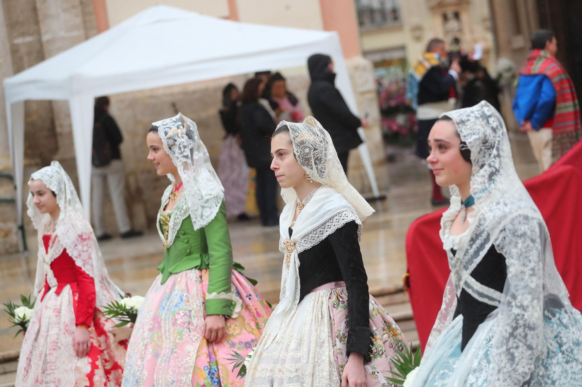 Búscate en el primer día de ofrenda por la calle de la Paz (entre las 17:00 a las 18:00 horas)