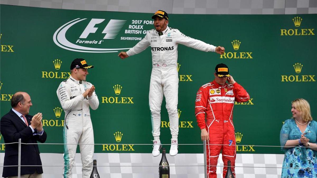 Hamilton, eufórico en el podio