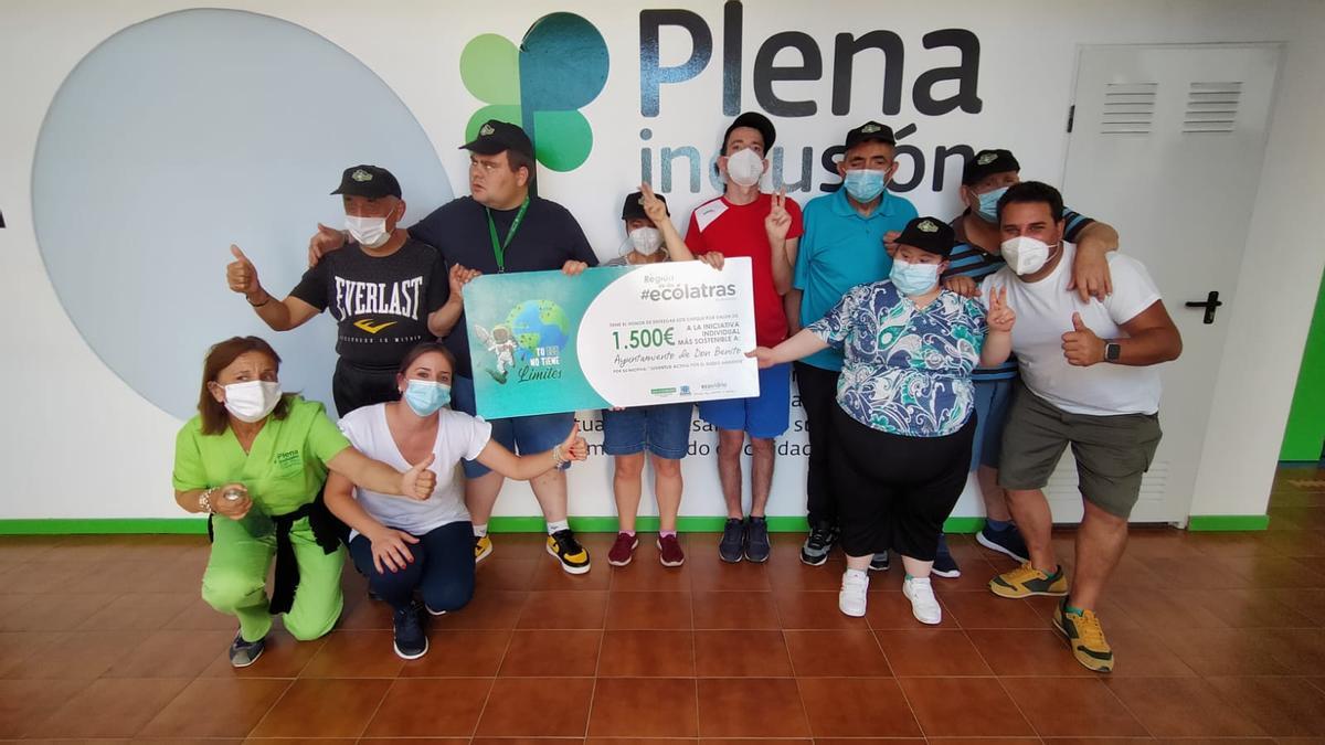 Quintana entrega a Plena Inclusión los 1.500 euros del premio Ecólatras