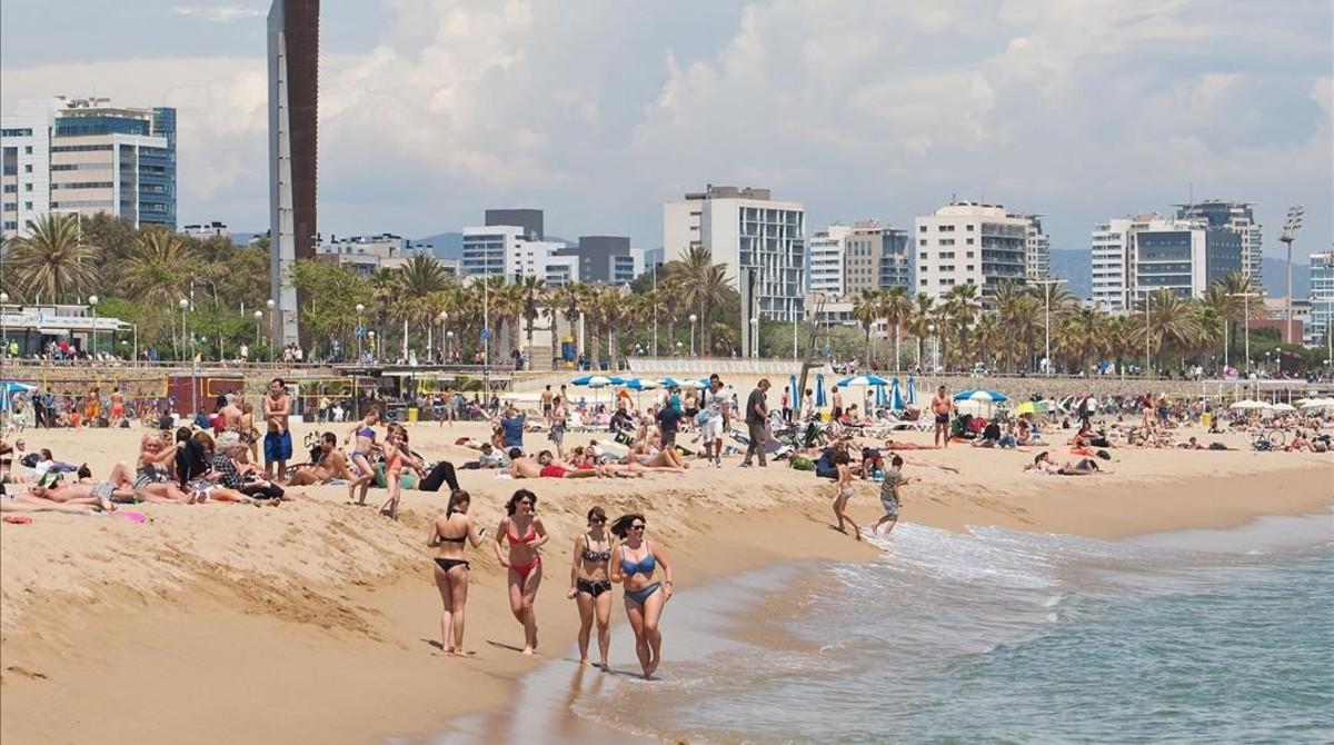 La playa barcelonesa del Bogatell, la mañana del sábado 14 de mayo.