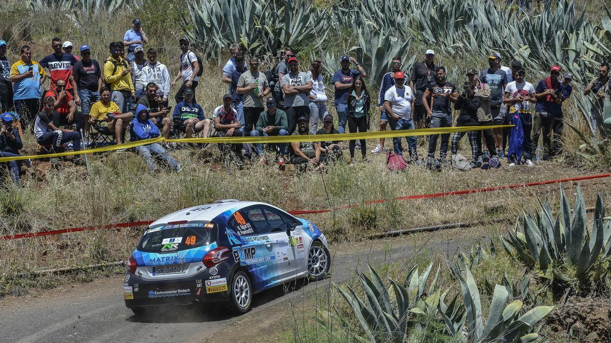 Un coche durante el Rally Islas Canarias en una imagen de archivo.