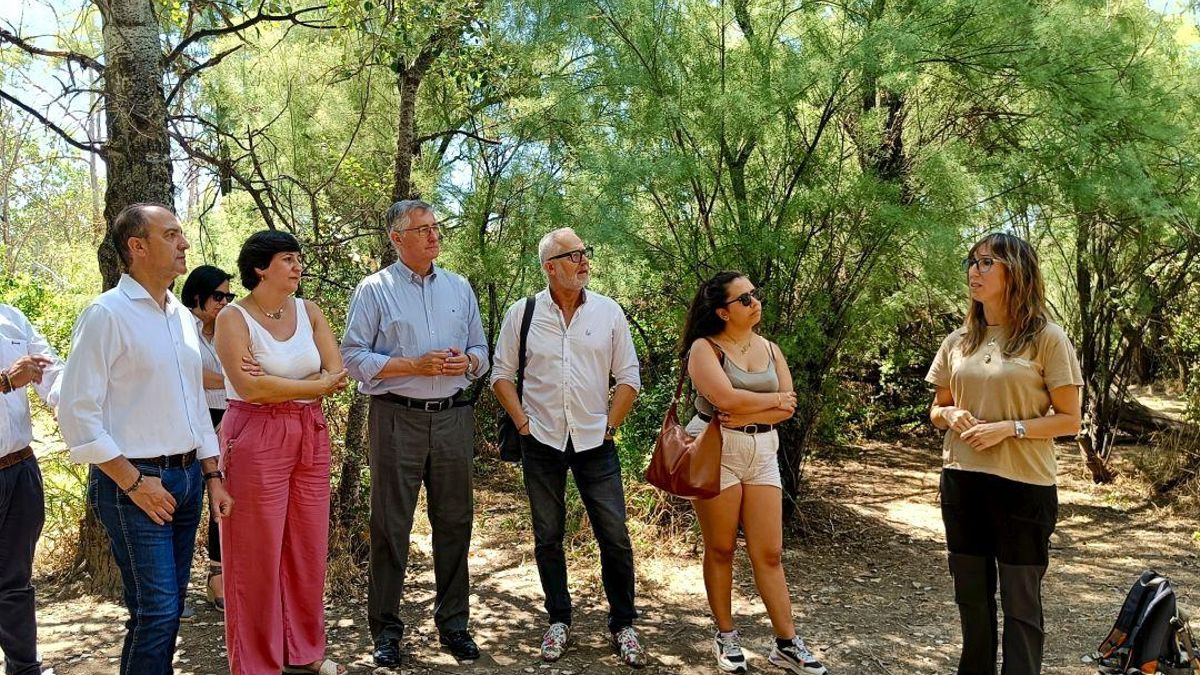 Los consejeros han participado en un baño de bosque dirigido por la técnica de Sarga, Yasmina Gericó.
