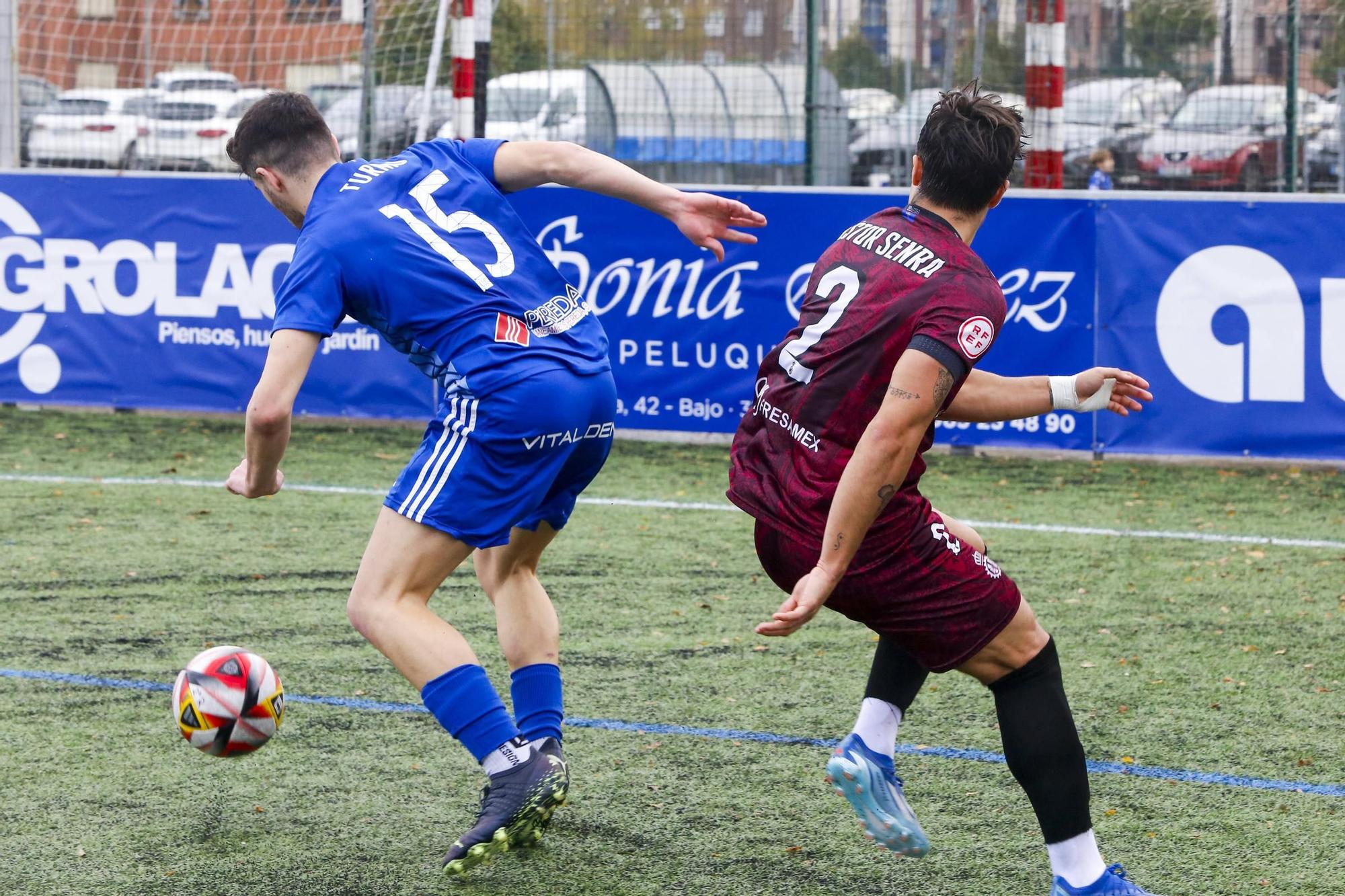 Las imágenes de la victoria del Avilés en el campo del Covadonga: segunda consecutiva de los blanquiazules