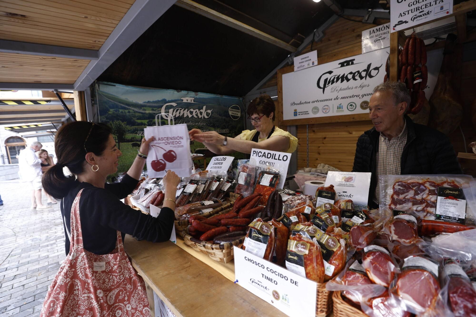 Apertura del mercadillo de la Ascensión y visita del alcalde
