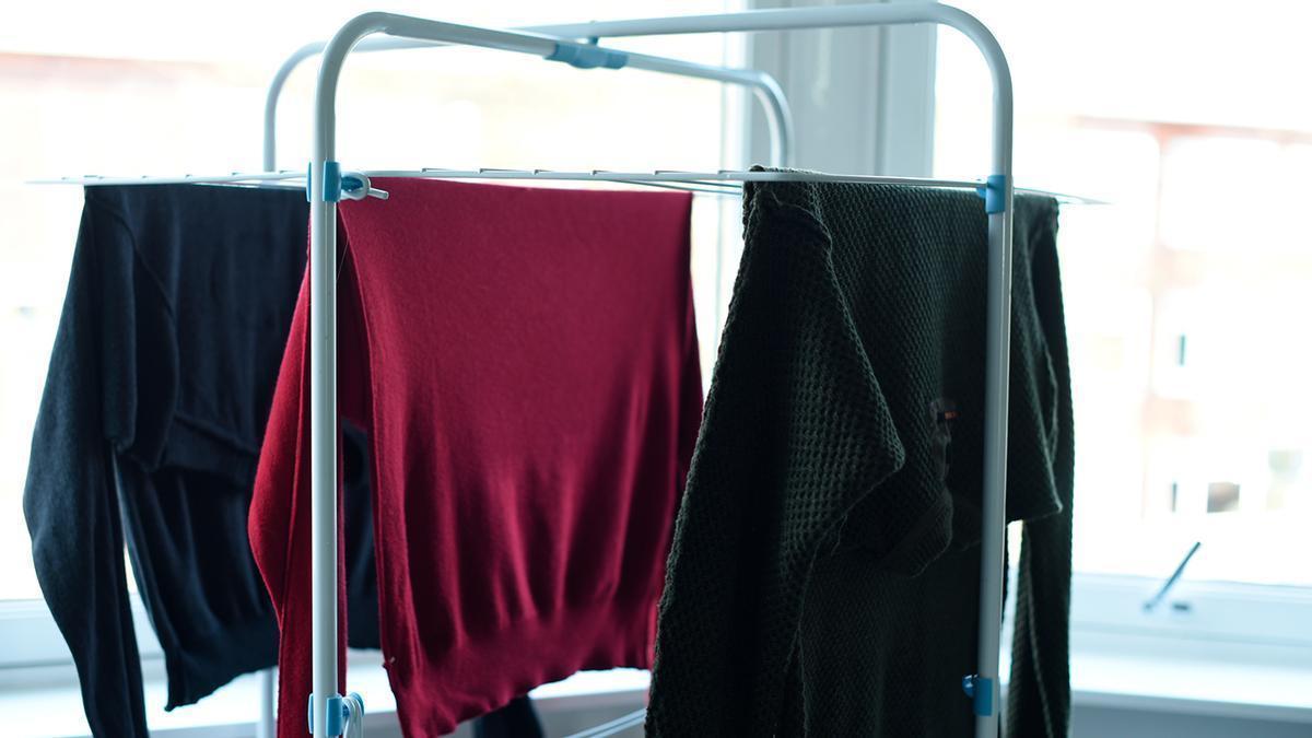 El truco para secar la ropa en casa rápidamente en 5 minutos en otoño e invierno