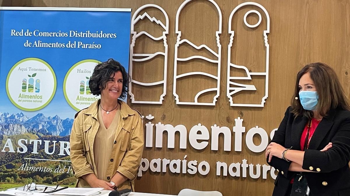 Sara Menéndez, presidenta de la Unión de Comerciantes y Begoña Lopez directora general de Desarrollo Rural y Agroalimentario, en un momento del acto celebrado en el Salón Gourmet.