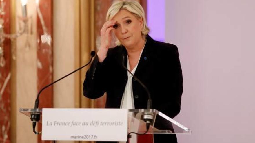 Marine Le Pen va rebre fortes crítiques de la resta dels candidats.