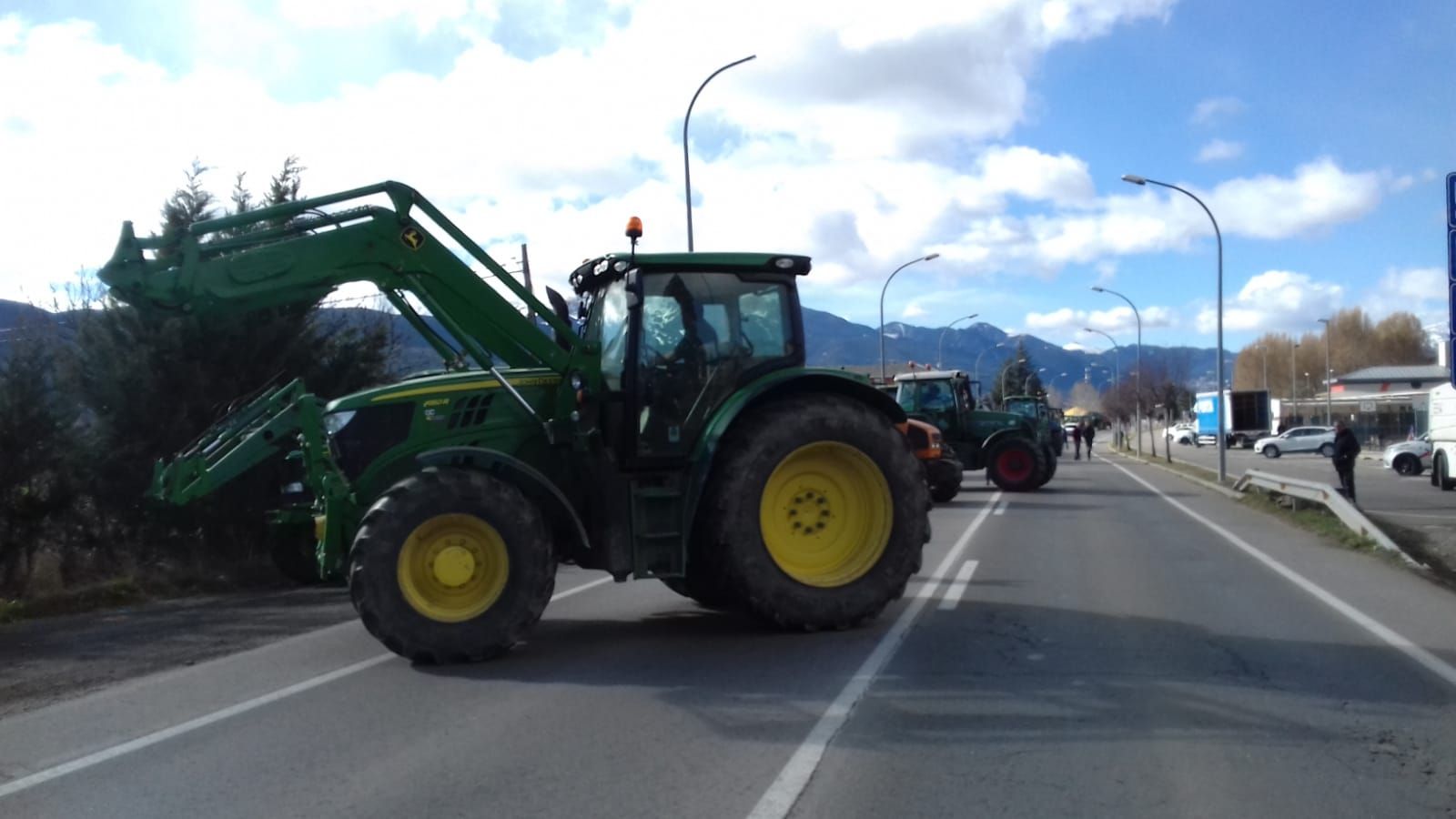 Tractorada de protesta de la pagesia a Puigcerdà