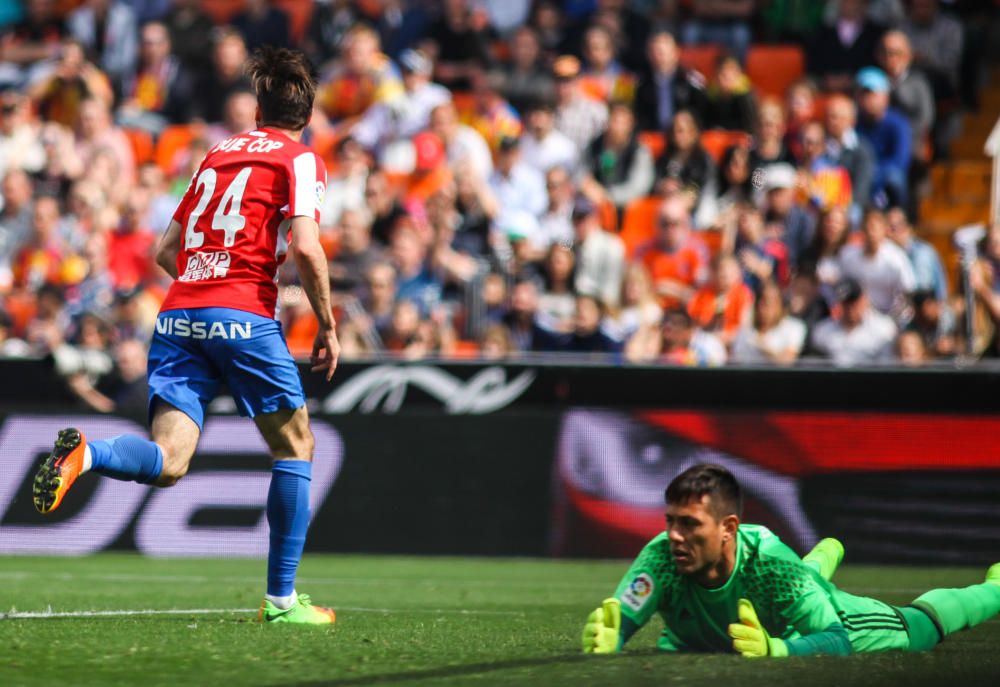 El partido entre el Valencia y el Sporting, en imágenes