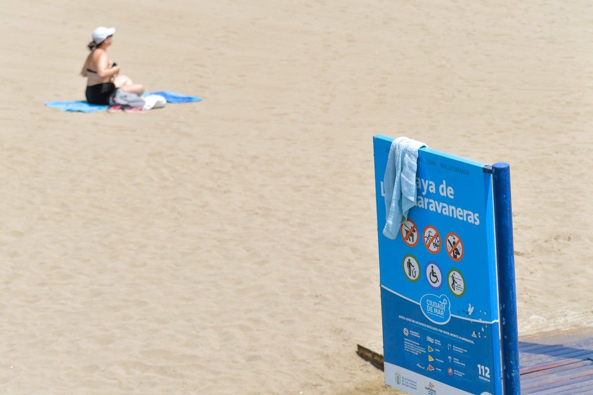 Un sábado de playa en Las Alcaravaneras (21/08/21)