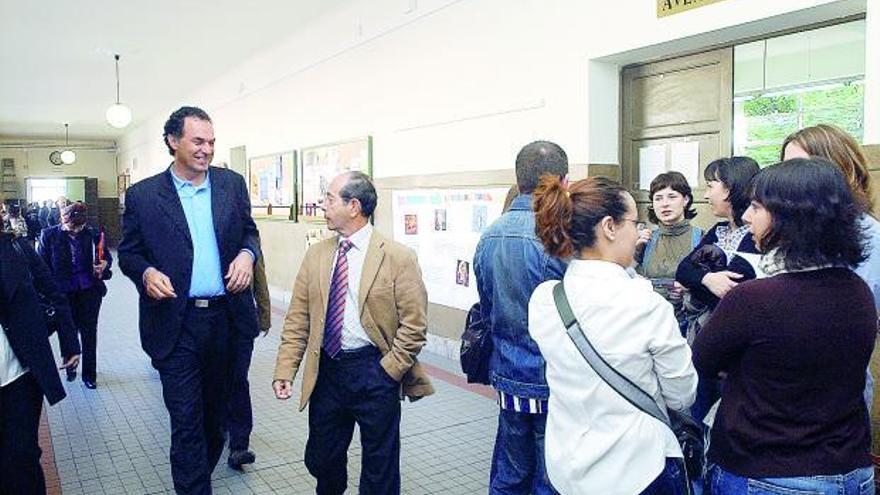 Cien alumnos del Alfonso II de Oviedo aprenden a salvar vidas en un taller de Soporte Vital Básico