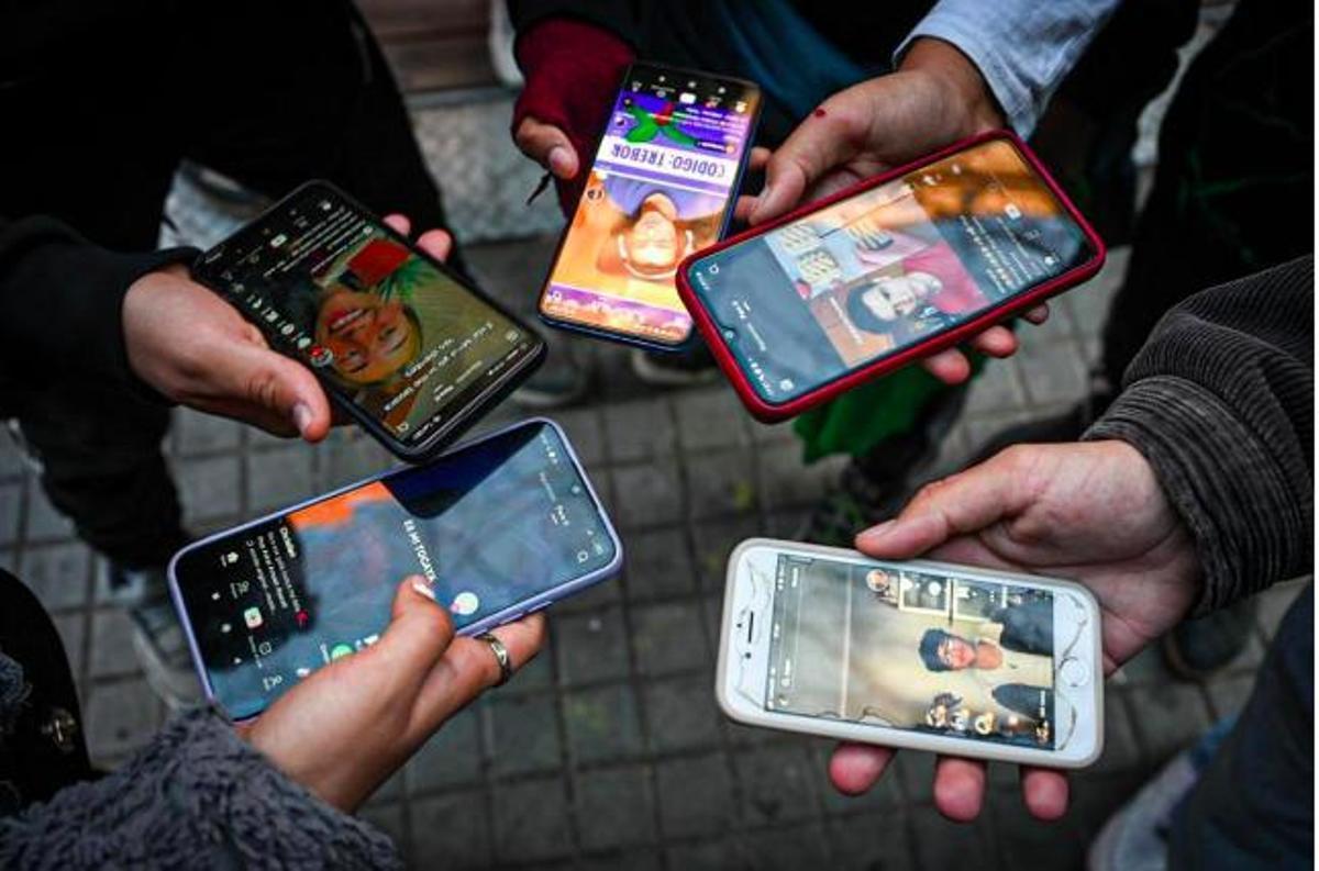 Canarias abordará la prohibición del uso de móviles en colegios