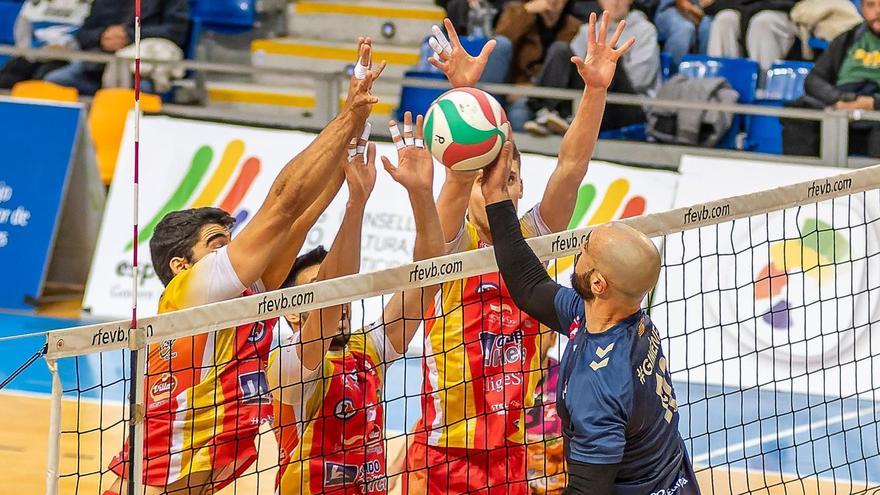 Primer &#039;match-ball&#039; de descenso para el Voley Palma