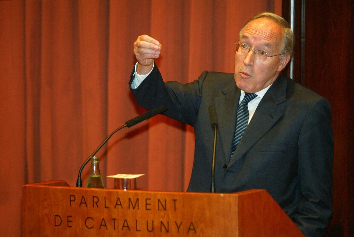 BARCELONA, 13/08/2007 .- POLITICA .- MANUEL PIZARRO , PRESIDENTE DE ENDESA COMPARECE EN EL PARLAMENT .- FOTOGRAFIA DE PERE BATLLE. CATALUNYA , PARLAMENT , OCTAVA , 8 LEGISLATURA , COMPARECENCIA MANUEL PIZARRO , ELECTRICIDAD , APAGONES , APAGON BARCELONA 23/07/2007 , INFRAESTRUCTURAS , EMPRESAS " ENDESA " " RED ELECTRICA ESPAÑOLA " _ PUBLICADA EPC 14/08/2007 P 1 PORTADA _ MEDIO , PLANO