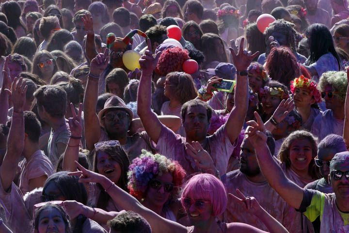 Así fue la Holi Run en Vigo