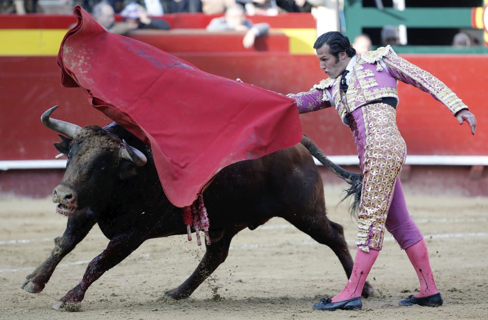 Corrida de toros de la Feria de Fallas con toros de Victoriano del Río-Toros de Cortés para Sebastián Castella, Miguel Ángel Perera y Román.