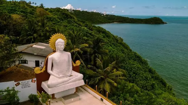 Sri Lanka, la isla de los templos, la selva y los paisajes que parecen reunir toda Asia