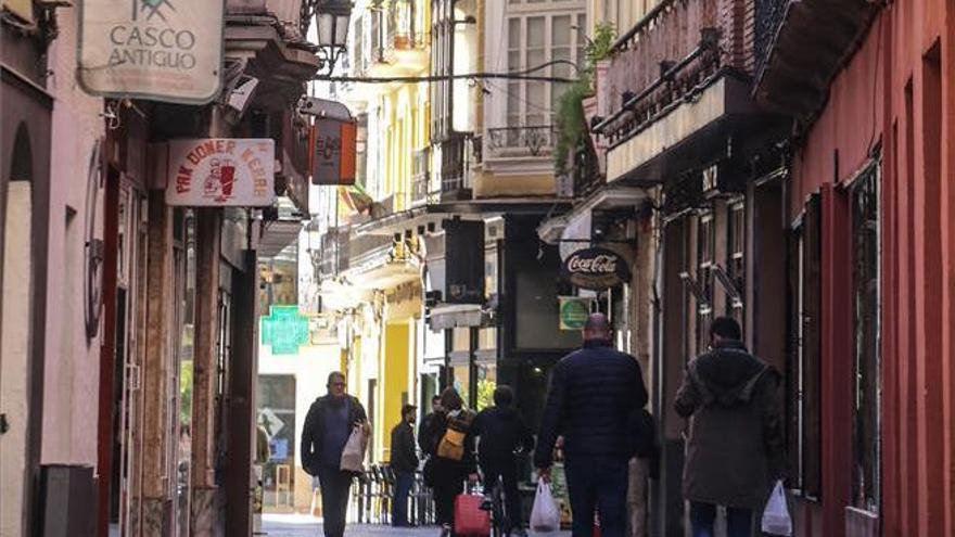 Detenidos dos jóvenes tras lesionar y robar al portero de un bar en Badajoz