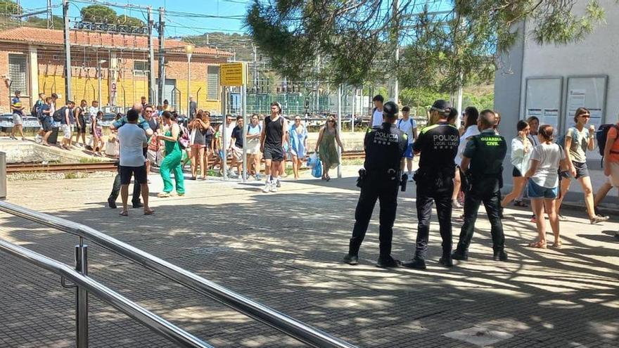 Controls policials a l’estació de Llançà durant l’estiu