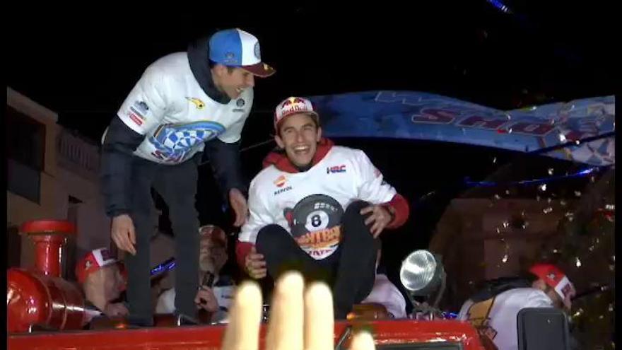 Los Márquez celebran el doblete ante miles de fans en Cervera