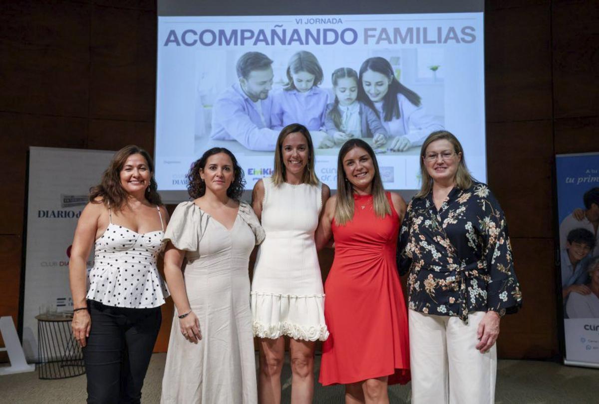 Las ponentes junto a la consellera de Bienestar social, Carolina Escandell. | FOTOS:TONI ESCOBAR