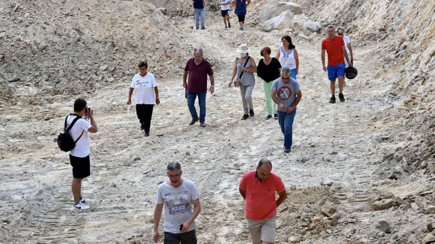 Vecinos de Mourente se quejan de las obras del vial de Montecelo | RAFA VÁZQUEZ