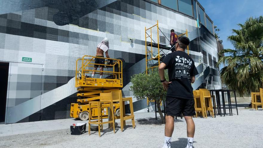 Felipe Pantone arriesga con un mural en blanco y negro para convertirse en &quot;historia de Spook&quot;