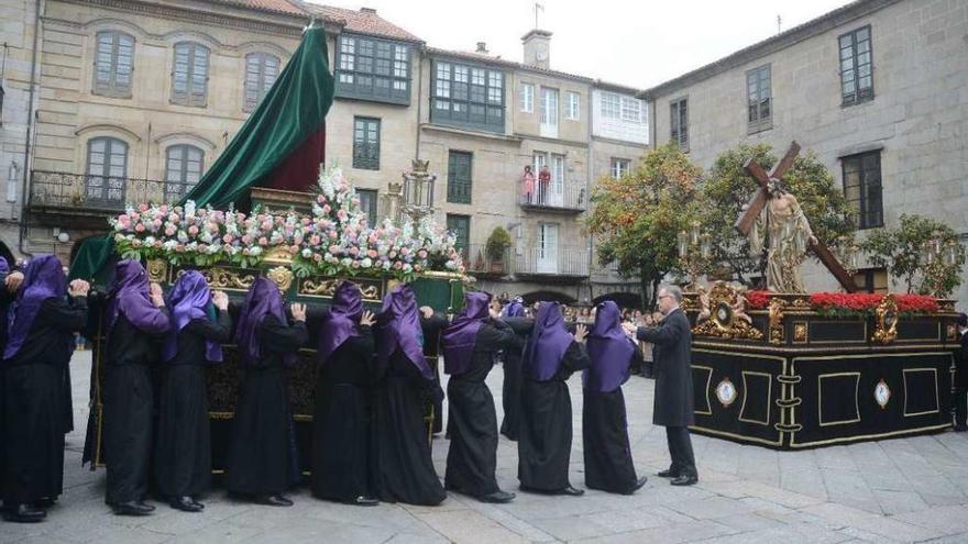 Algunos de los fieles asistentes a la procesión. // Rafa Vázquez