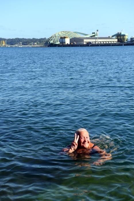 Concello y Puerto prohíben nadar en la zona, que habilitarán solo si la calidad del agua es buena y si hay puesto de socorrismo.