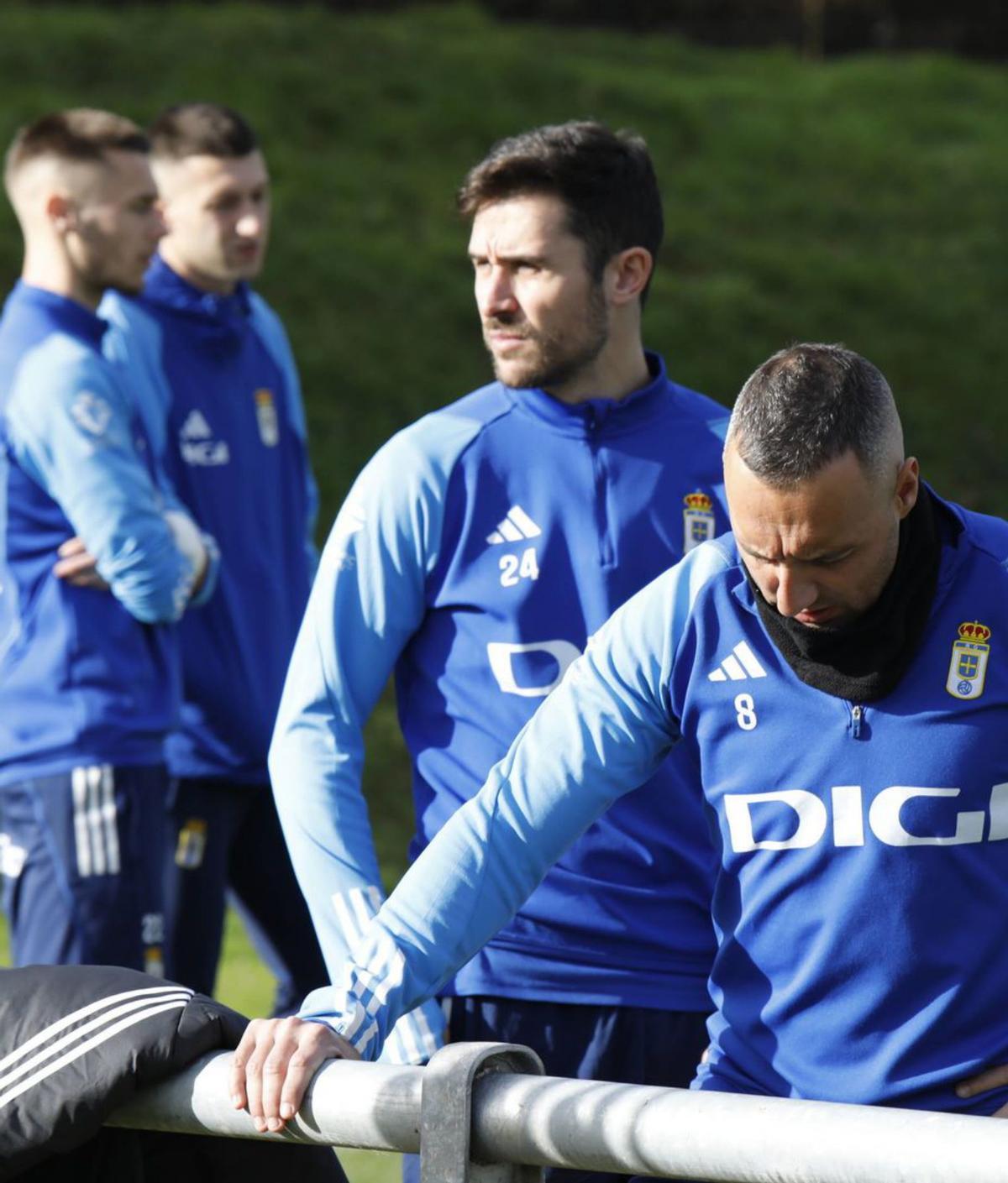 Los futbolistas, haciendo carrera continua ayer en El Requexón. | Fernando Rodríguez