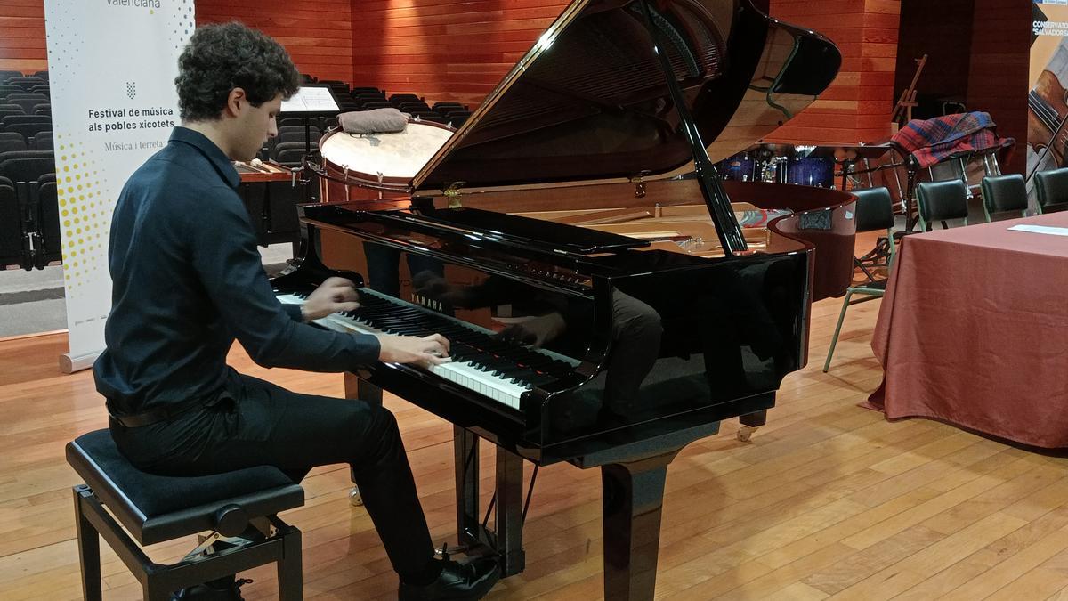 El pianista Fernando Alarcón, durante su actuación.