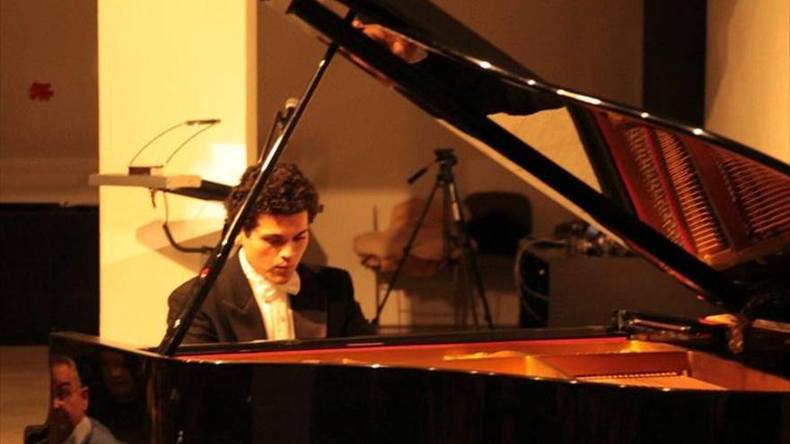 Edwin Zúñiga ofrece un recital en Clavellinas