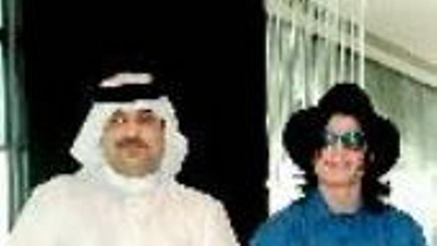 El cantante Michael Jackson visita Dubai junto al hijo del rey de Bahrain